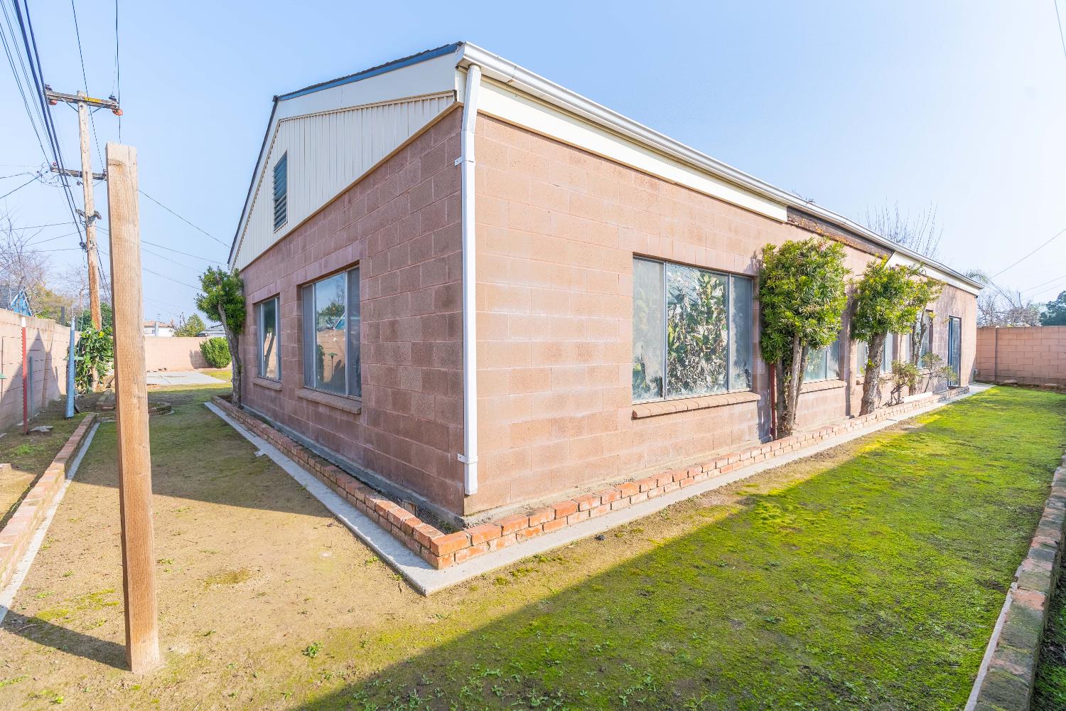 5036 E Sooner Dr, Fresno, CA 93727