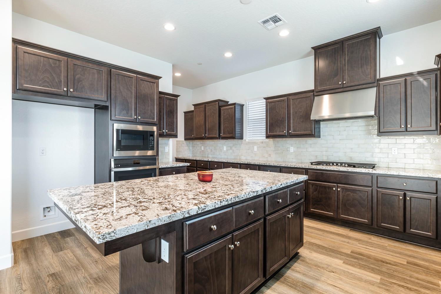 2078 N Laverne Ave, Fresno, CA 93727