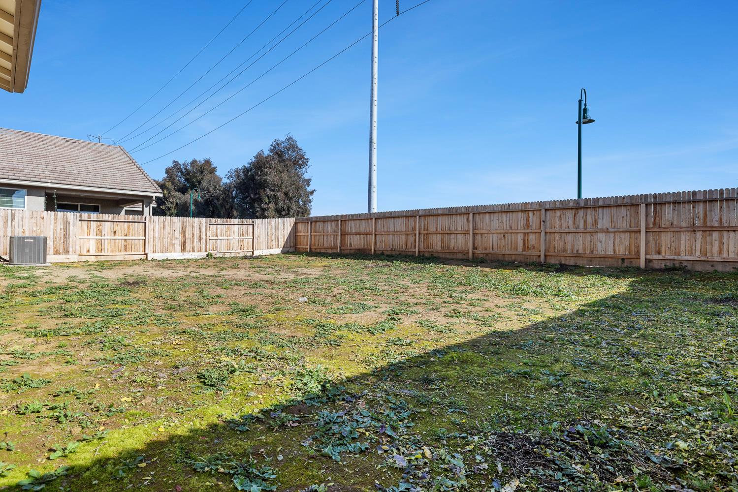 2078 N Laverne Ave, Fresno, CA 93727