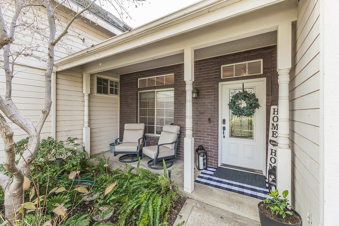 2409 SE Cottonwood Cir, Visalia, CA 93277