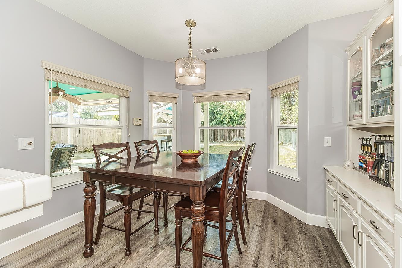 2409 SE Cottonwood Cir, Visalia, CA 93277