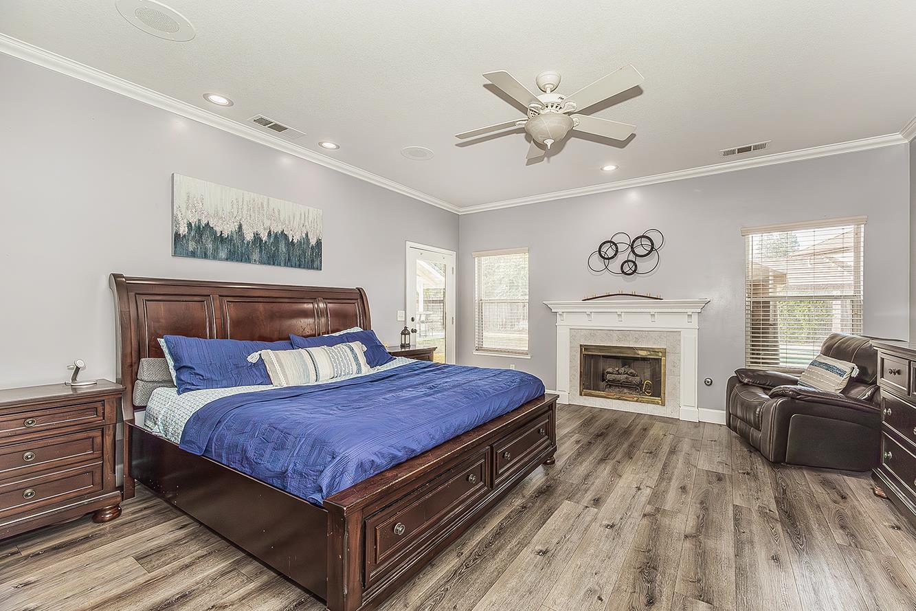 2409 SE Cottonwood Cir, Visalia, CA 93277