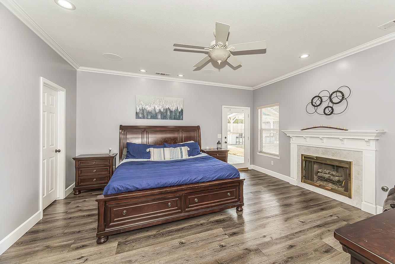 2409 SE Cottonwood Cir, Visalia, CA 93277