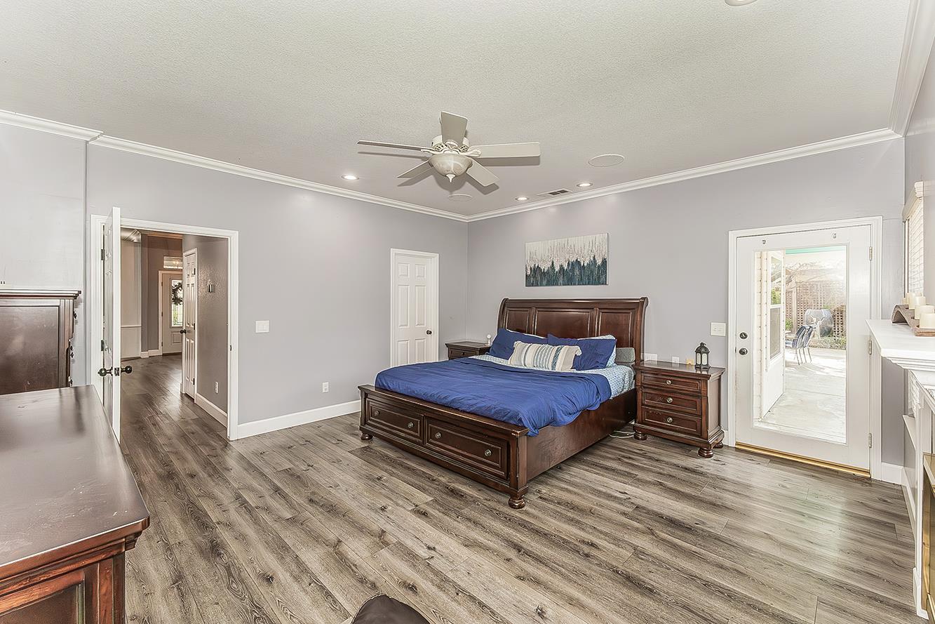 2409 SE Cottonwood Cir, Visalia, CA 93277