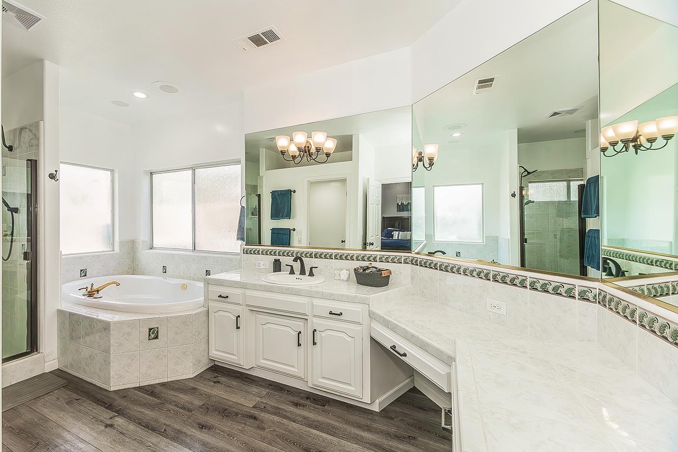 2409 SE Cottonwood Cir, Visalia, CA 93277