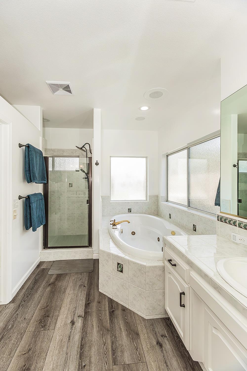 2409 SE Cottonwood Cir, Visalia, CA 93277