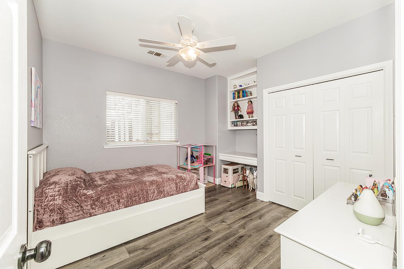 2409 SE Cottonwood Cir, Visalia, CA 93277