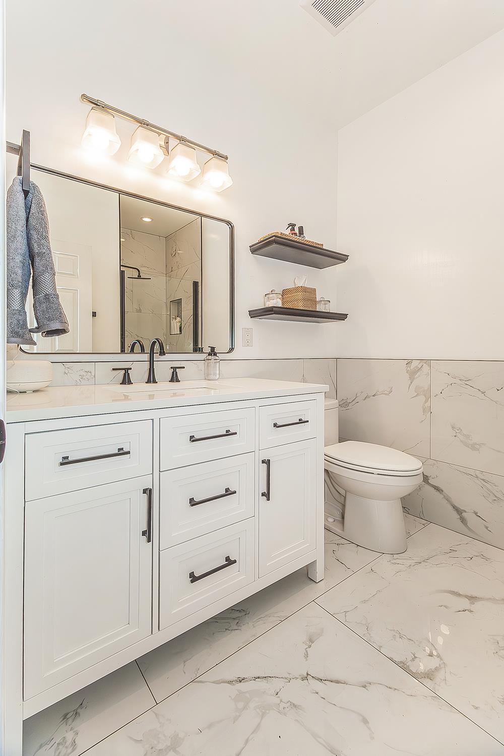 2409 SE Cottonwood Cir, Visalia, CA 93277