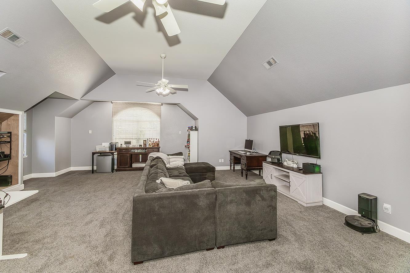 2409 SE Cottonwood Cir, Visalia, CA 93277