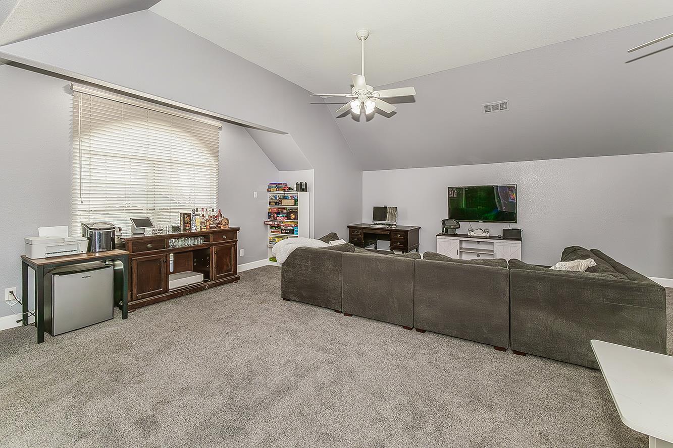 2409 SE Cottonwood Cir, Visalia, CA 93277