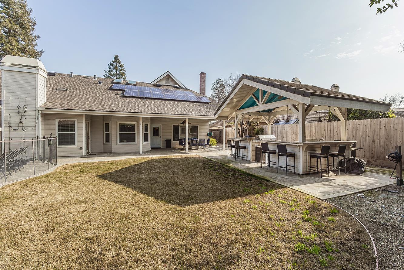 2409 SE Cottonwood Cir, Visalia, CA 93277