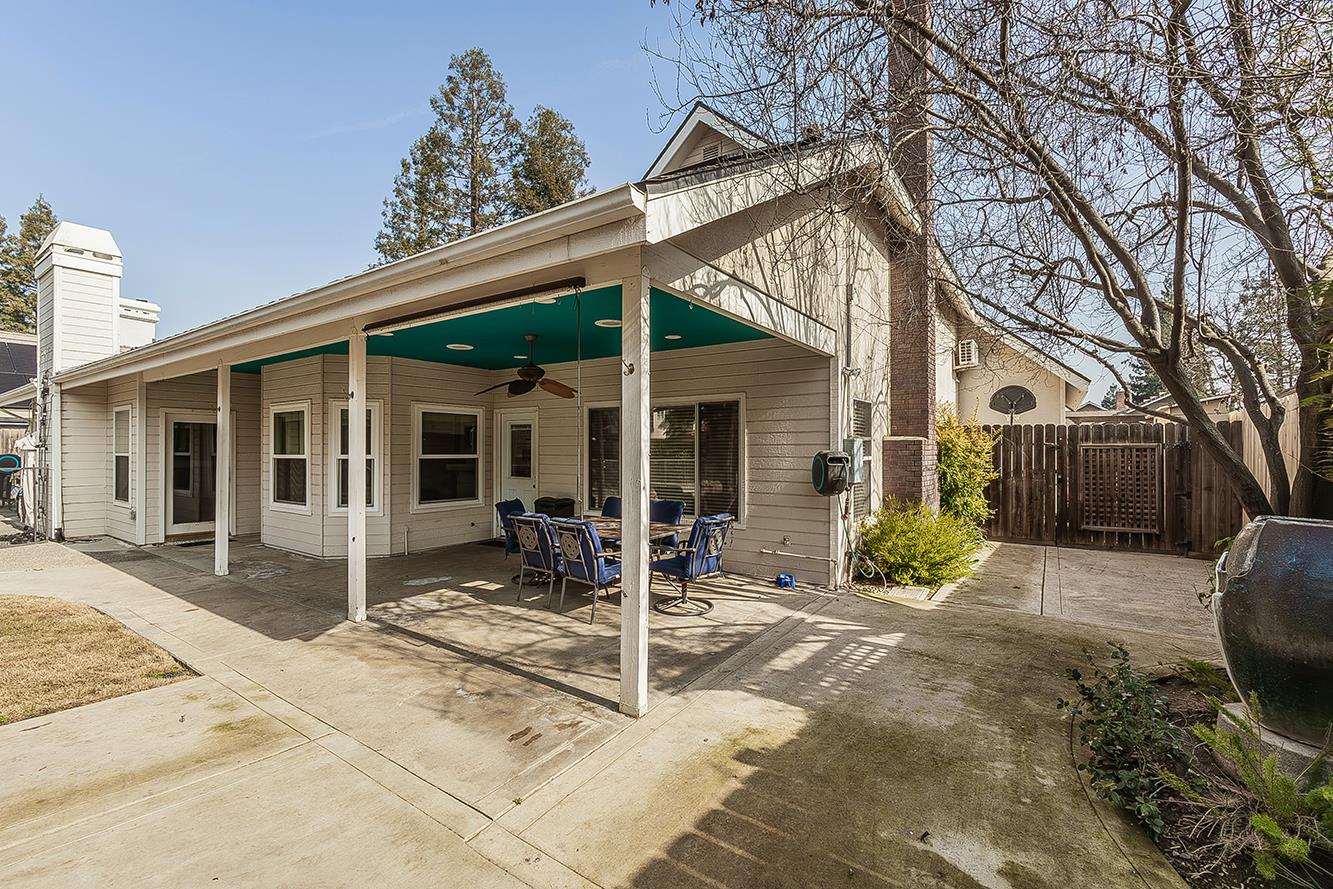 2409 SE Cottonwood Cir, Visalia, CA 93277