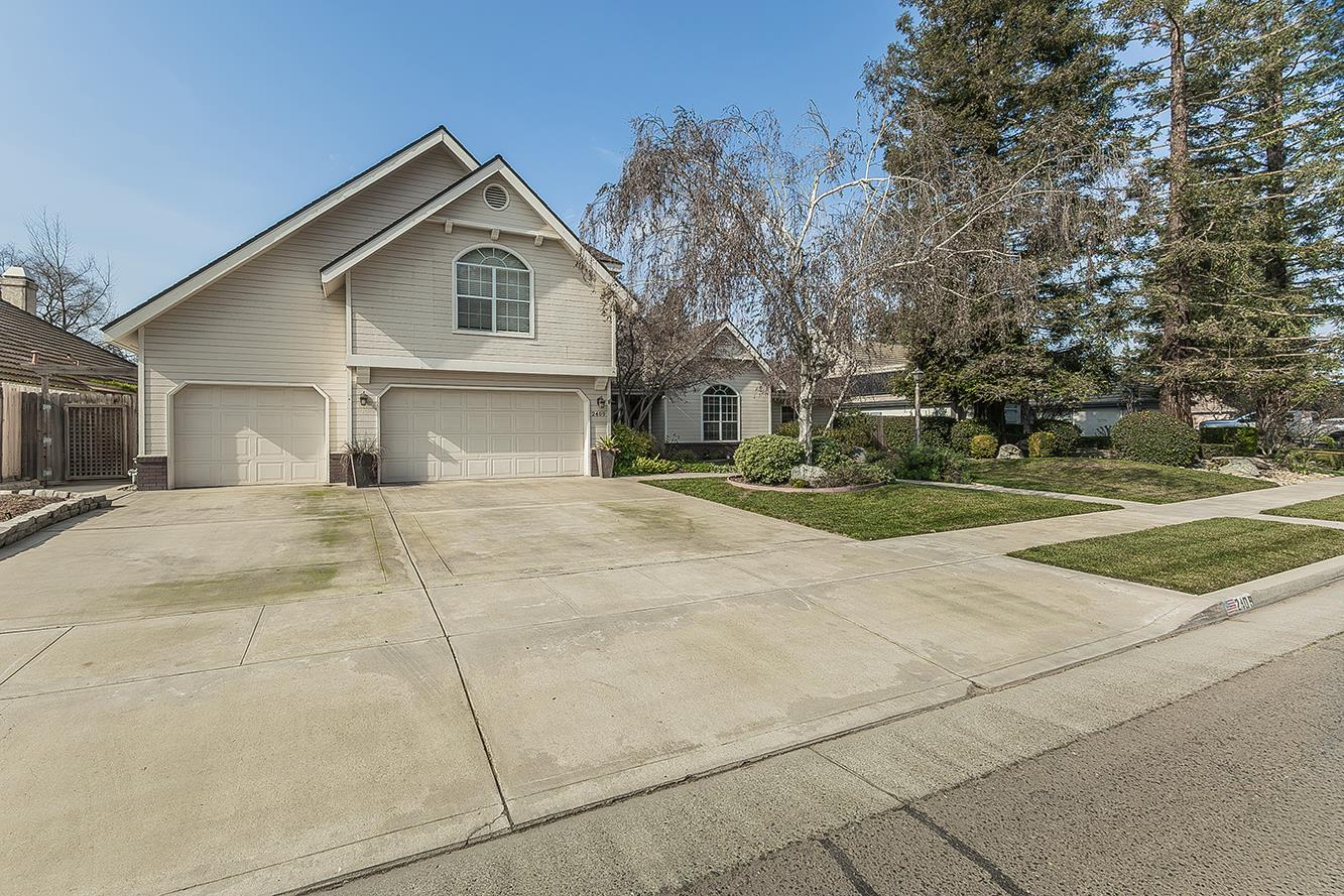 2409 SE Cottonwood Cir, Visalia, CA 93277