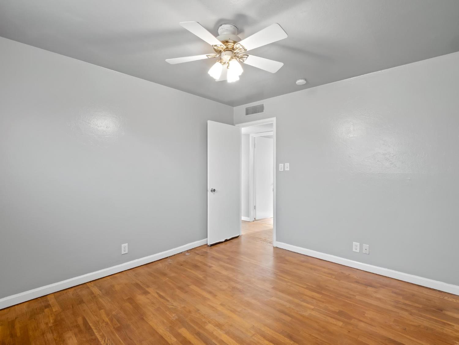 5491 E Dakota Ave, Fresno, CA 93727