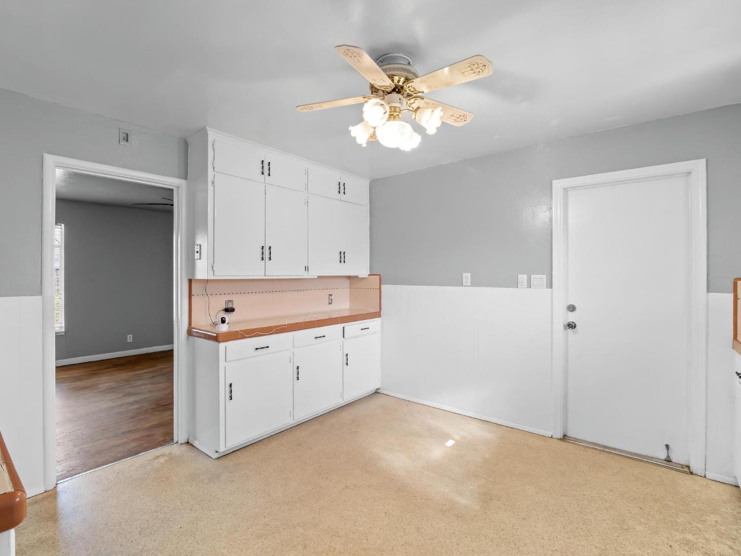 5491 E Dakota Ave, Fresno, CA 93727