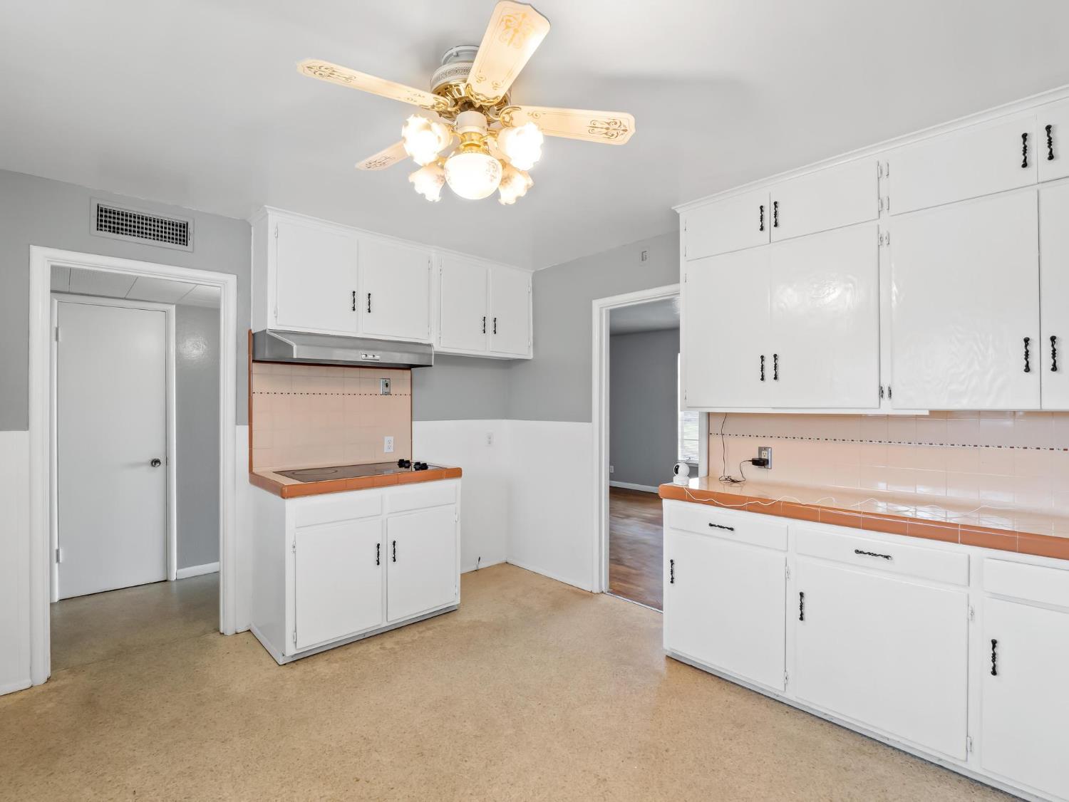 5491 E Dakota Ave, Fresno, CA 93727