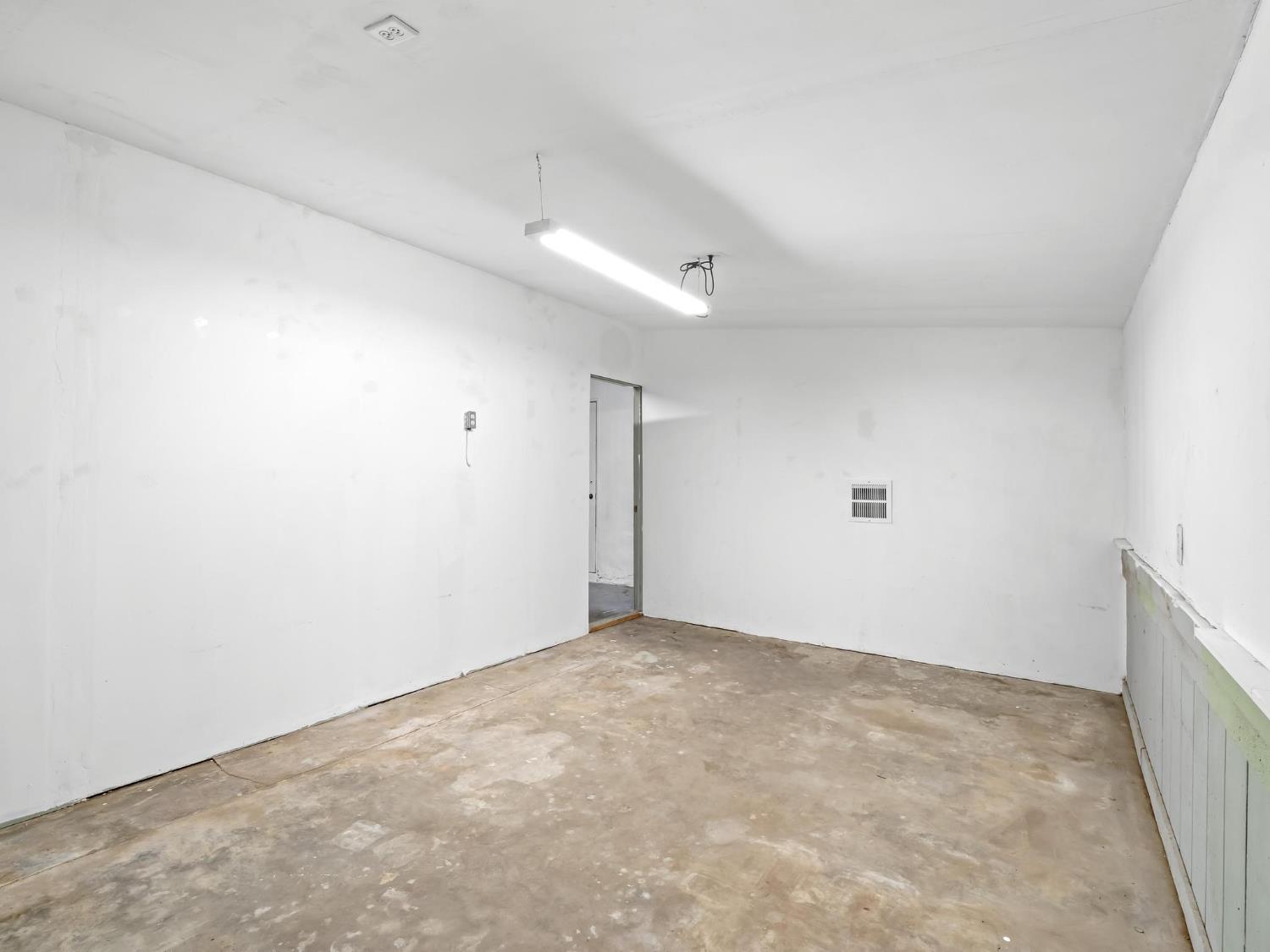 5491 E Dakota Ave, Fresno, CA 93727