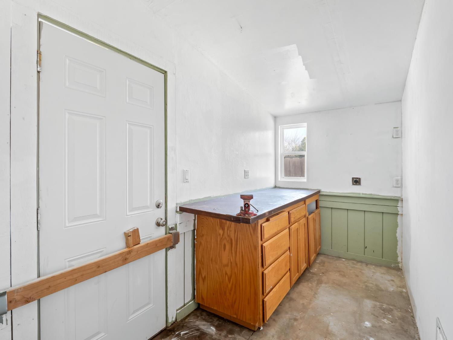 5491 E Dakota Ave, Fresno, CA 93727