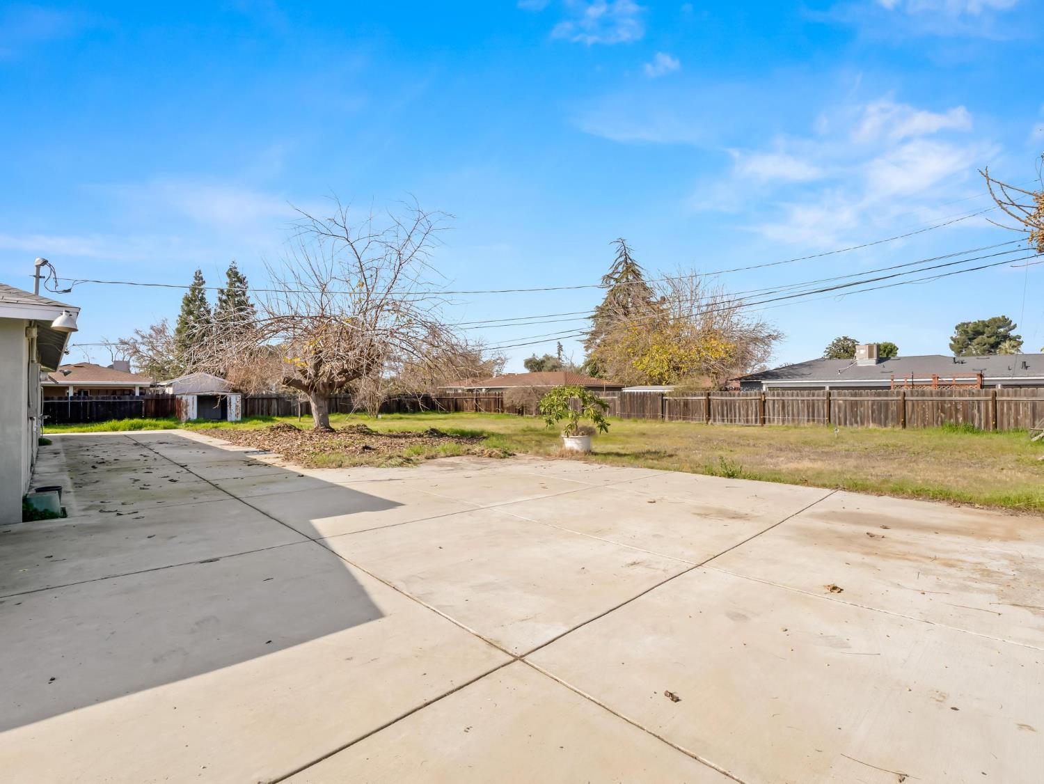 5491 E Dakota Ave, Fresno, CA 93727