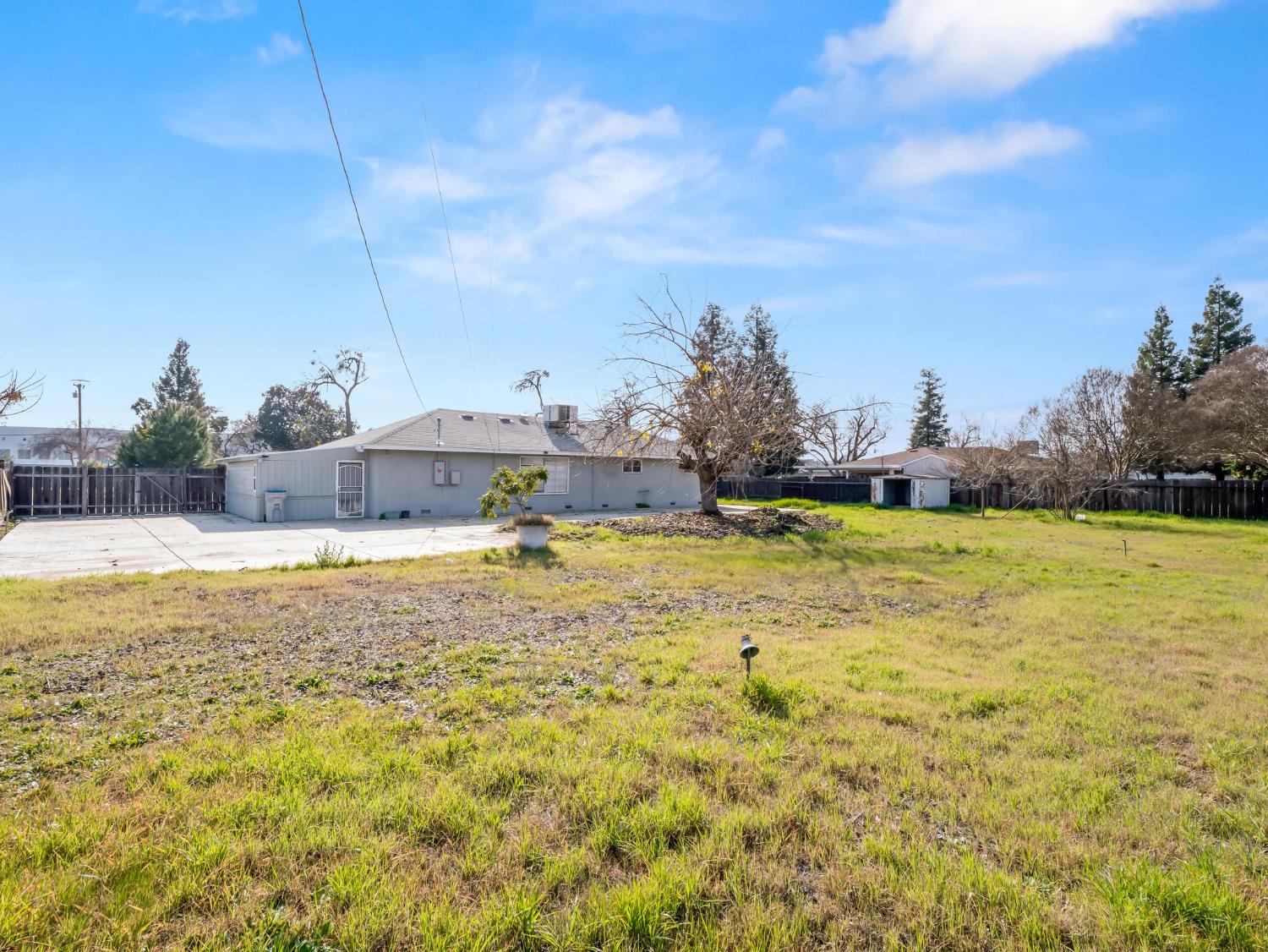 5491 E Dakota Ave, Fresno, CA 93727