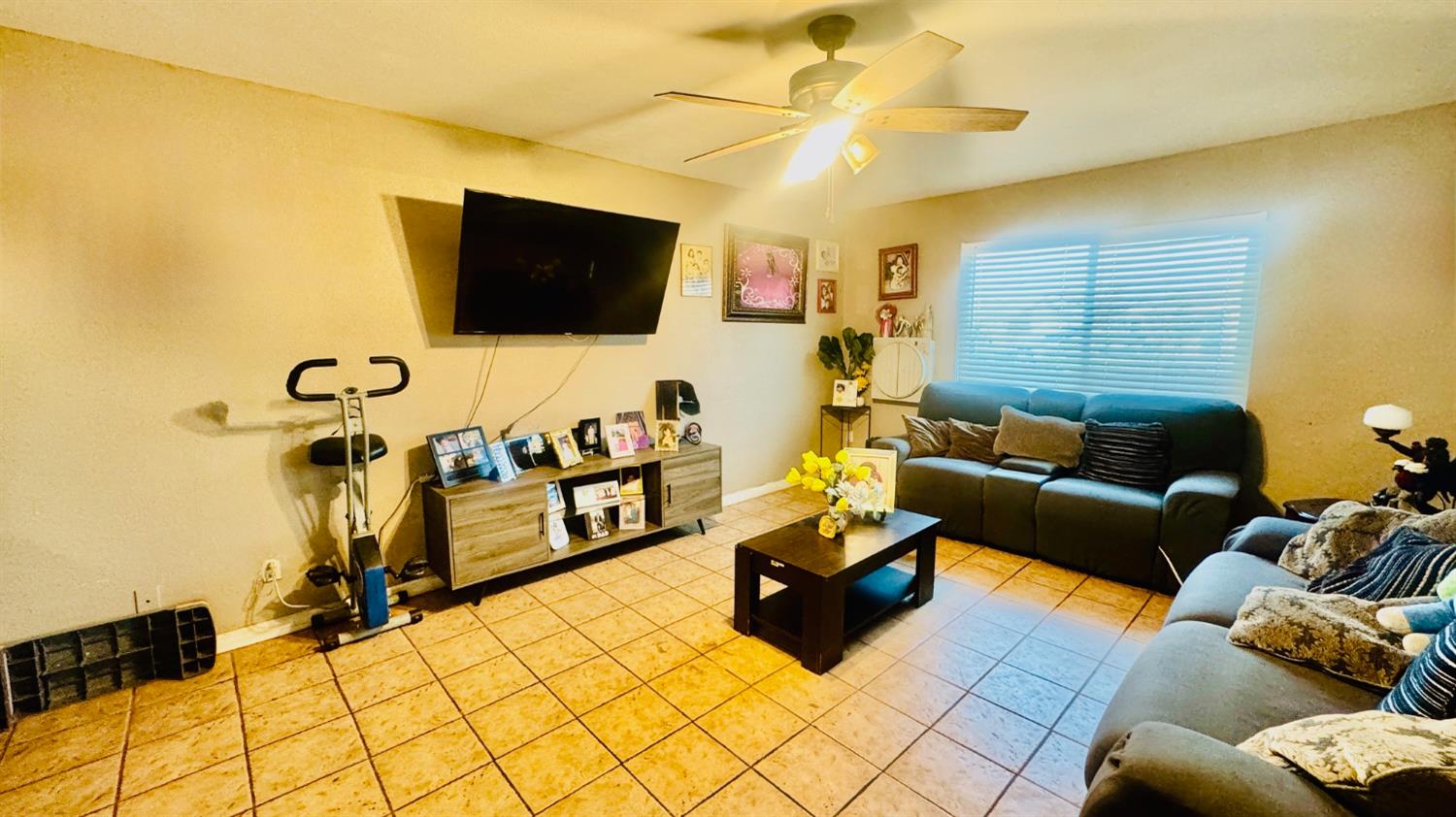 5833 Leo St, Bakersfield, CA 93307