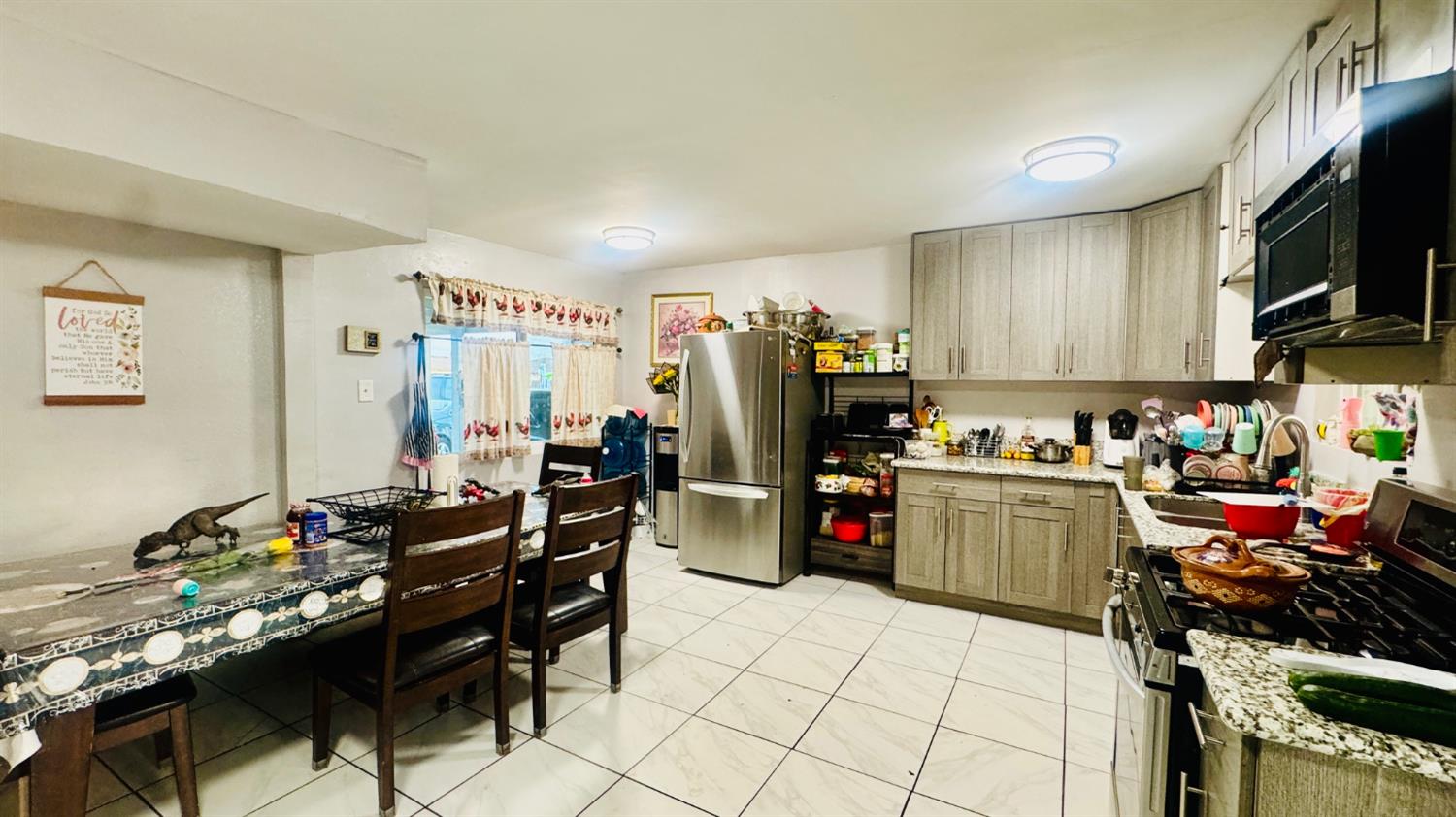 5833 Leo St, Bakersfield, CA 93307