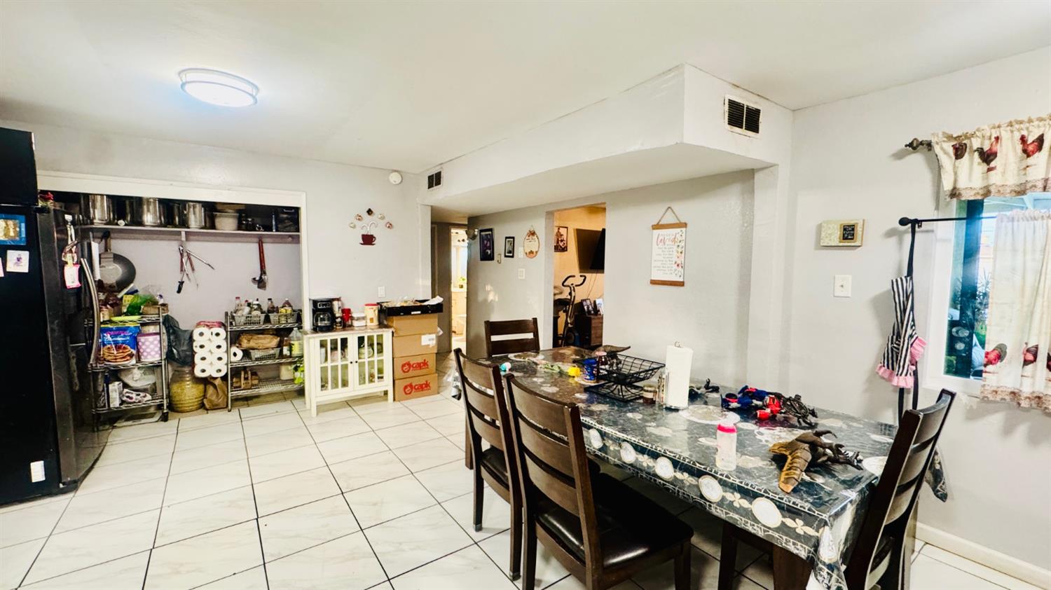 5833 Leo St, Bakersfield, CA 93307