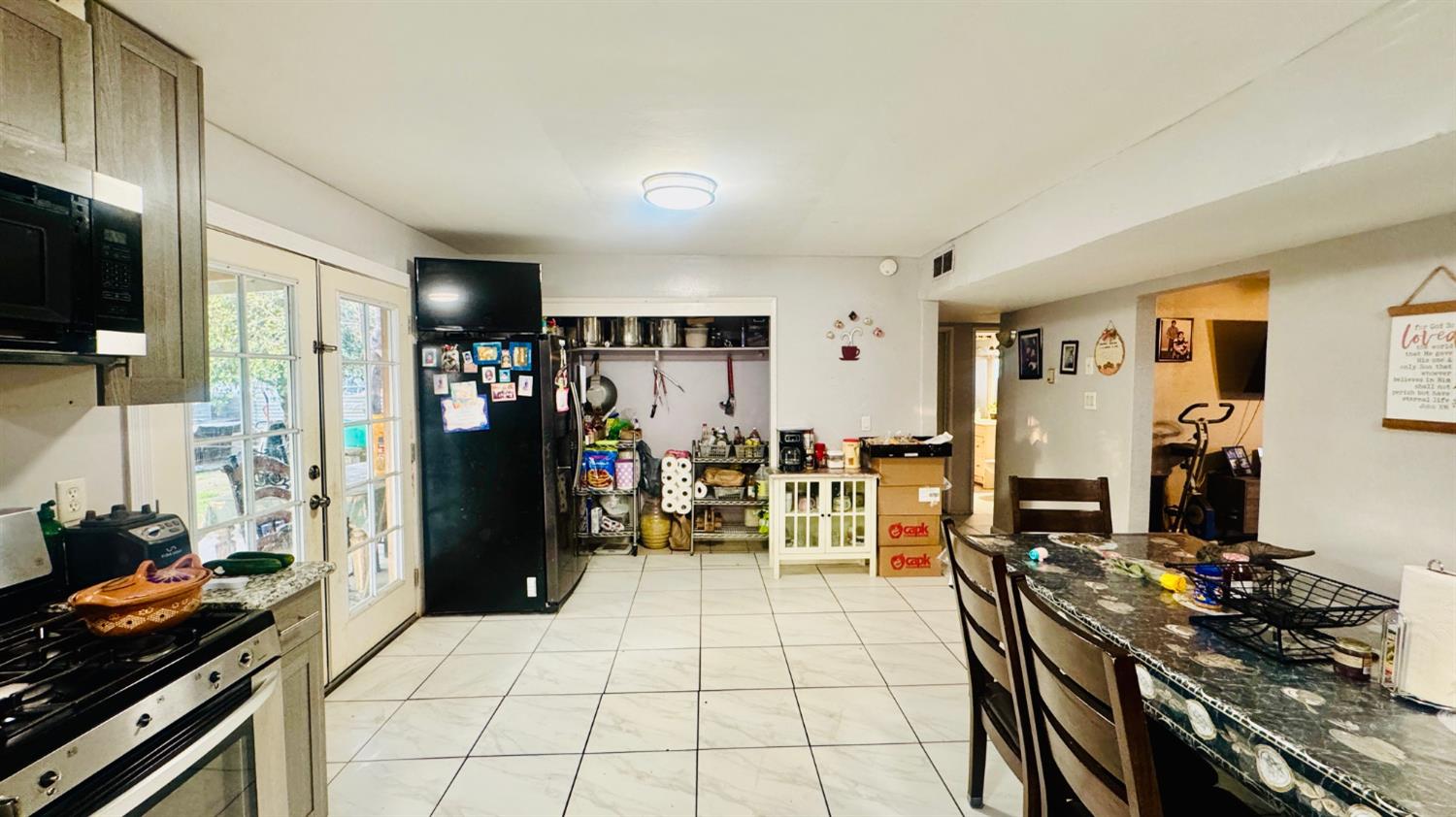 5833 Leo St, Bakersfield, CA 93307