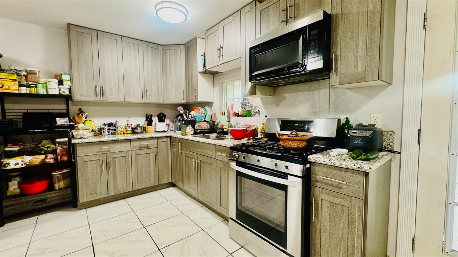 5833 Leo St, Bakersfield, CA 93307