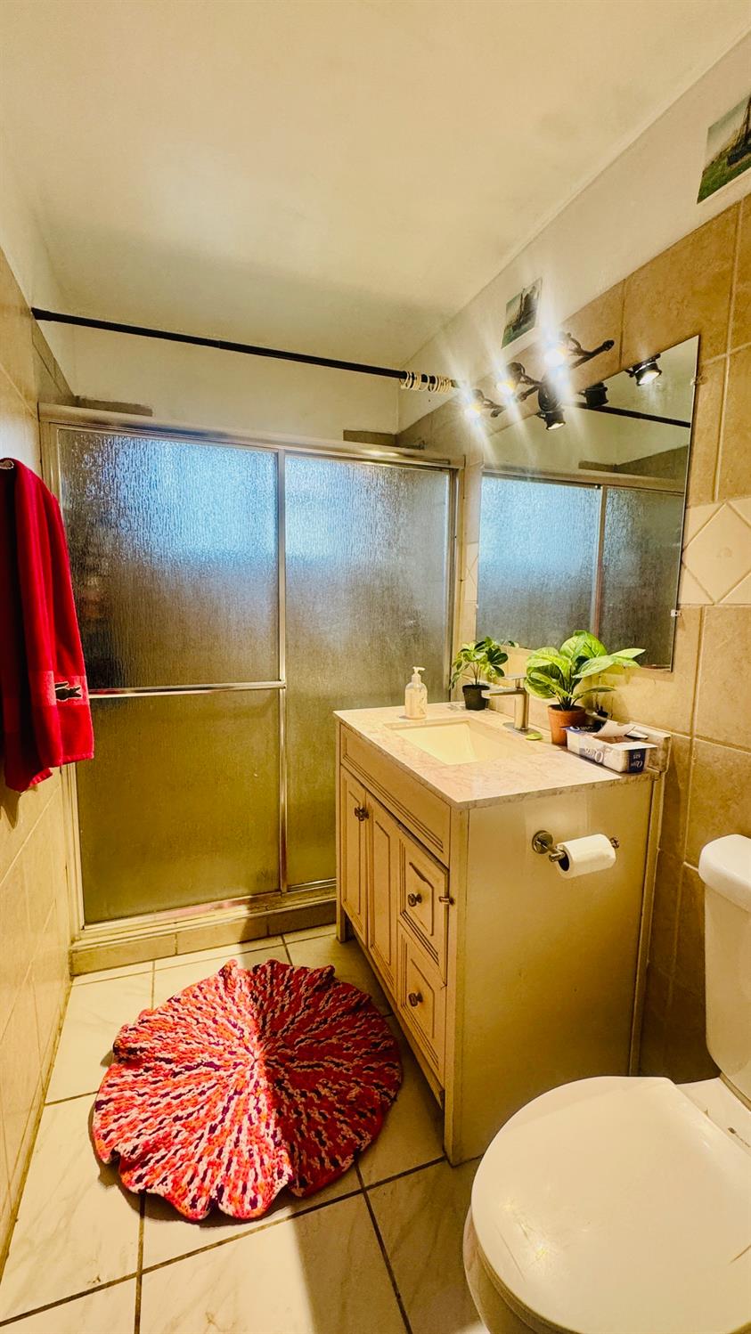 5833 Leo St, Bakersfield, CA 93307