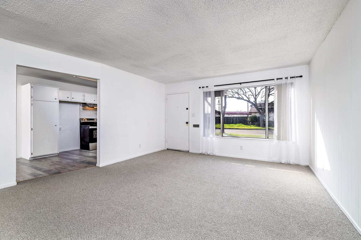 2424 W Holland Ave, Fresno, CA 93705