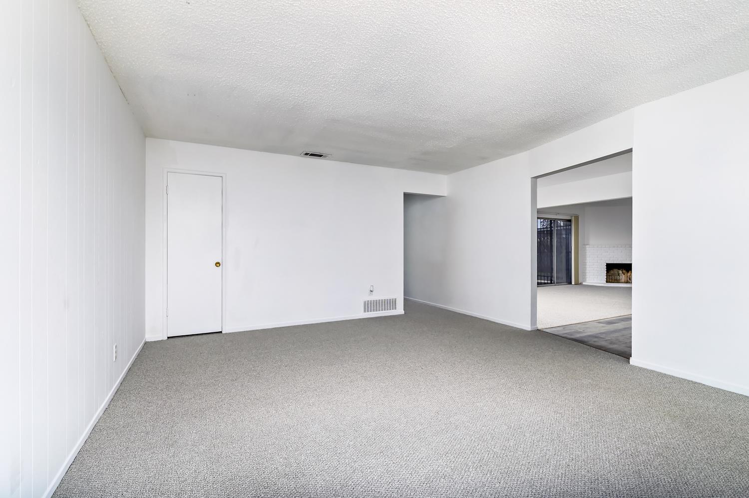 2424 W Holland Ave, Fresno, CA 93705