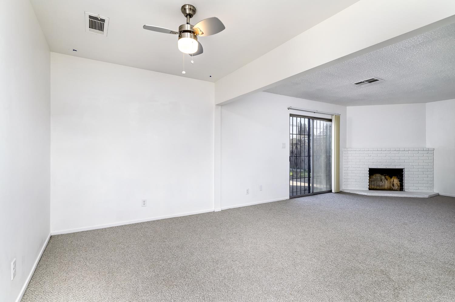 2424 W Holland Ave, Fresno, CA 93705