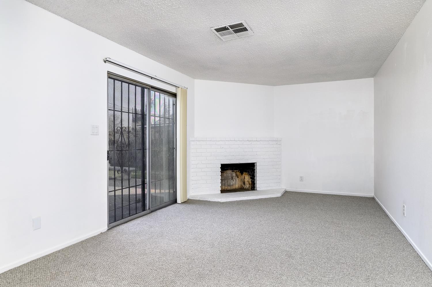 2424 W Holland Ave, Fresno, CA 93705