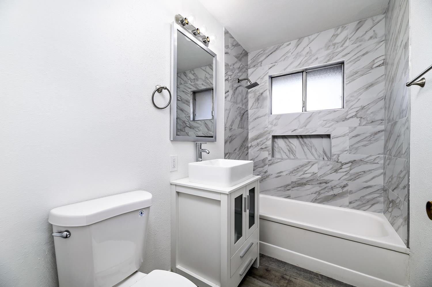 2424 W Holland Ave, Fresno, CA 93705