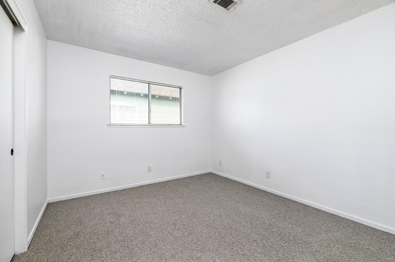 2424 W Holland Ave, Fresno, CA 93705