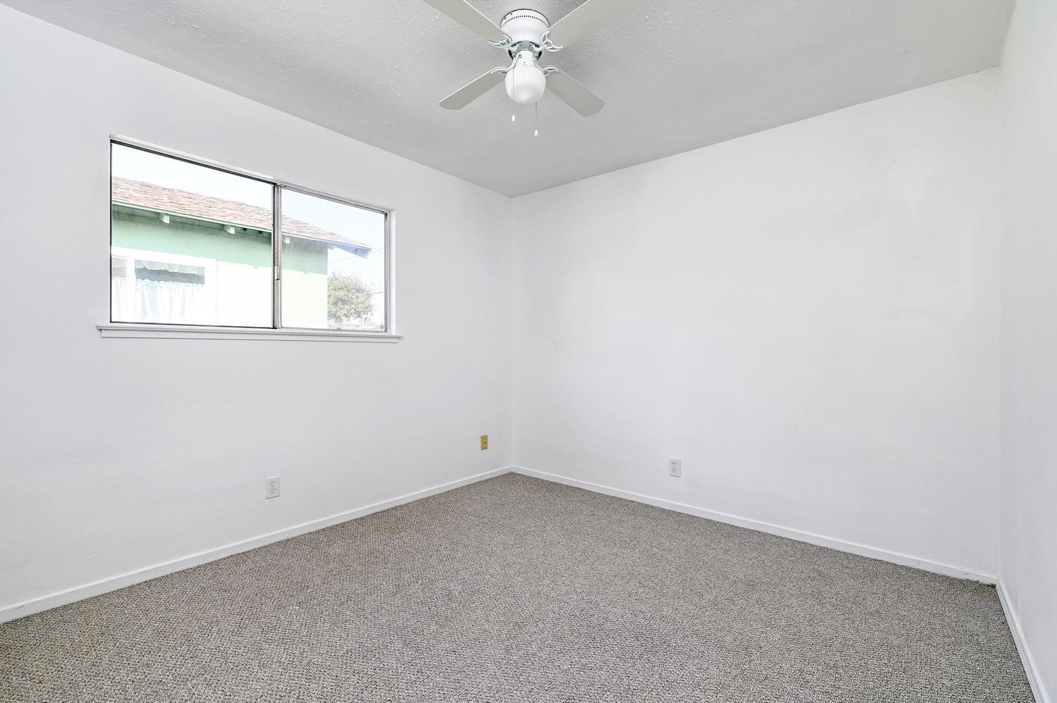 2424 W Holland Ave, Fresno, CA 93705