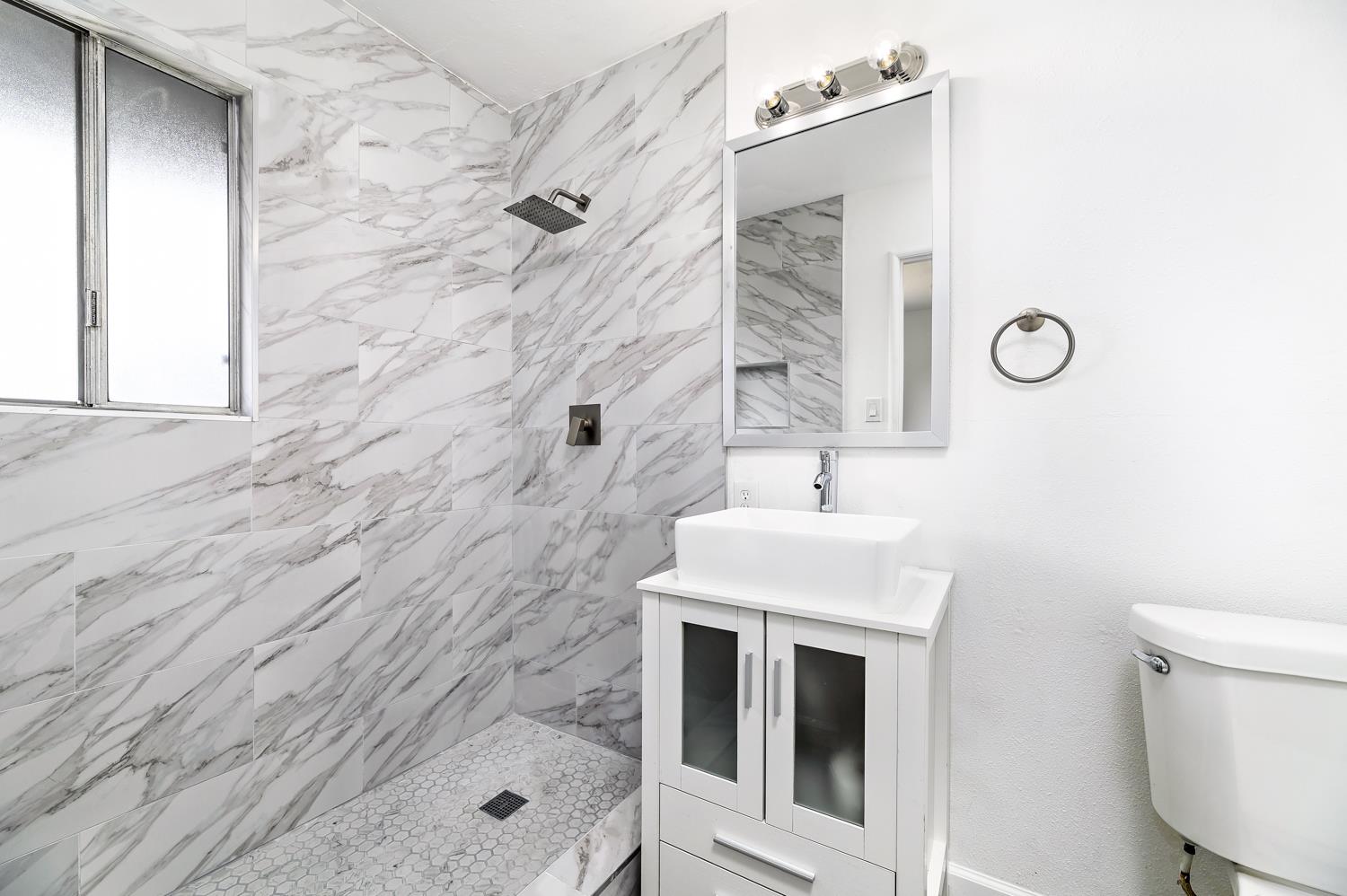 2424 W Holland Ave, Fresno, CA 93705