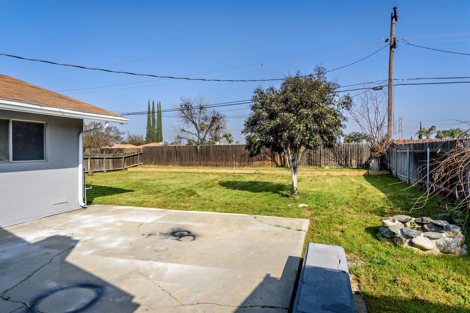 2424 W Holland Ave, Fresno, CA 93705