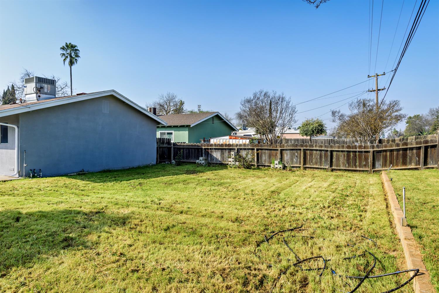 2424 W Holland Ave, Fresno, CA 93705