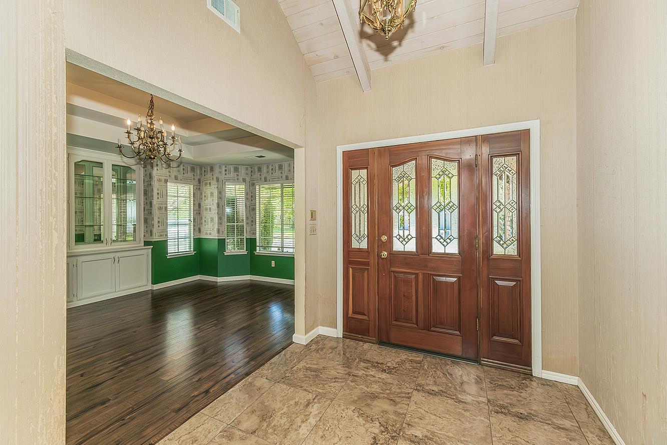 534 E Mariners Cir, Fresno, CA 93730