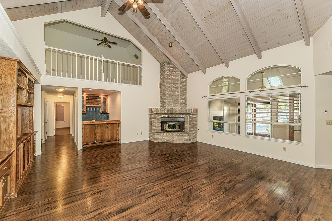 534 E Mariners Cir, Fresno, CA 93730