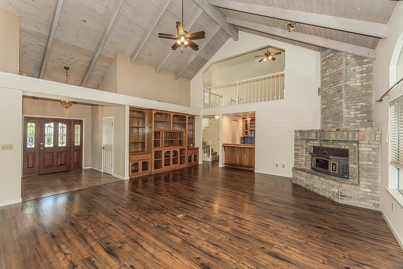 534 E Mariners Cir, Fresno, CA 93730