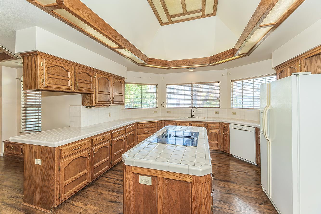 534 E Mariners Cir, Fresno, CA 93730