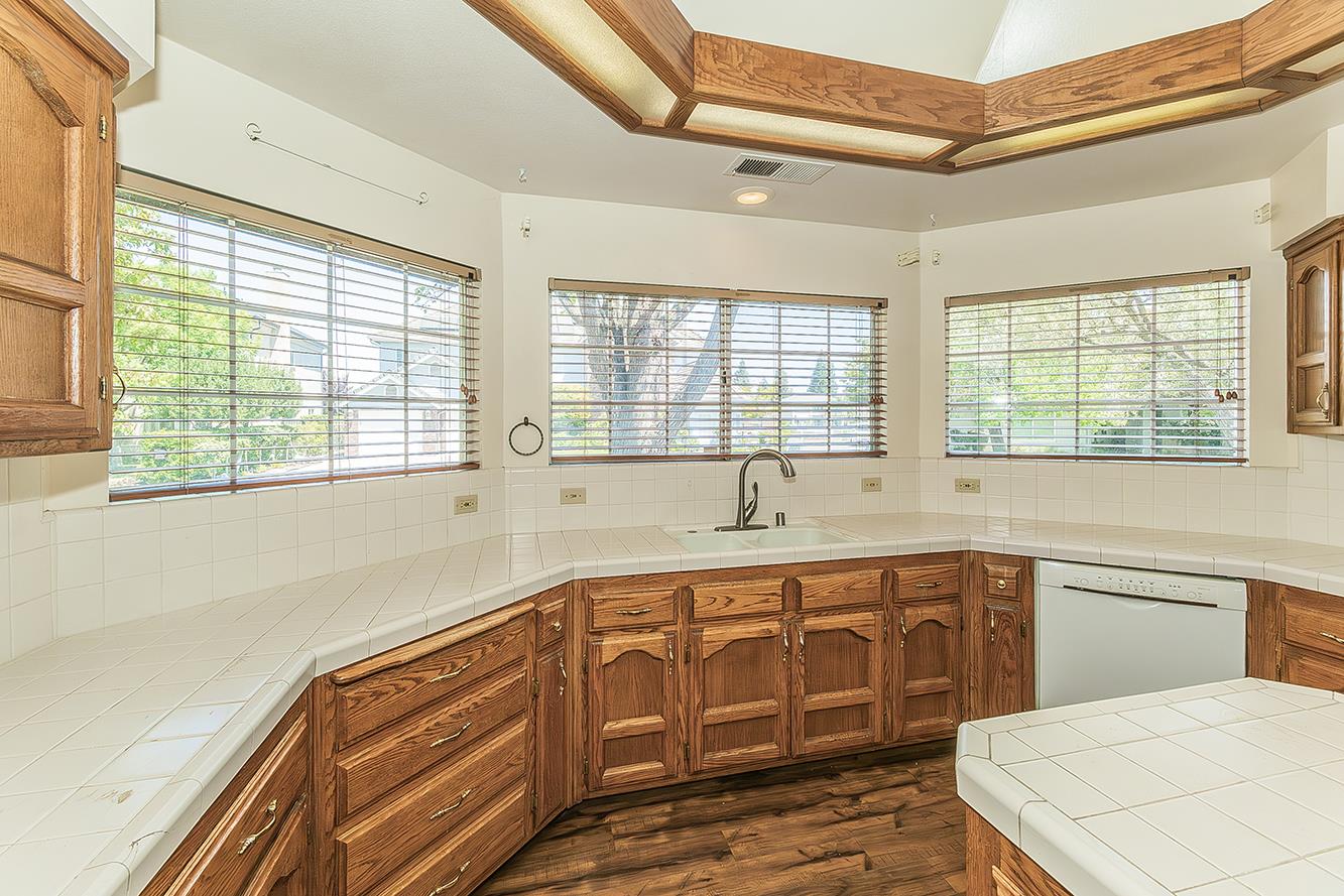 534 E Mariners Cir, Fresno, CA 93730