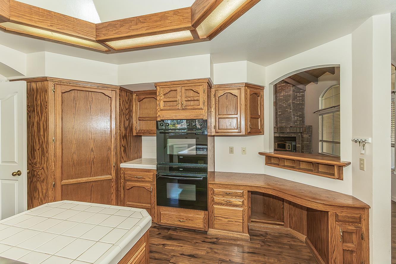 534 E Mariners Cir, Fresno, CA 93730