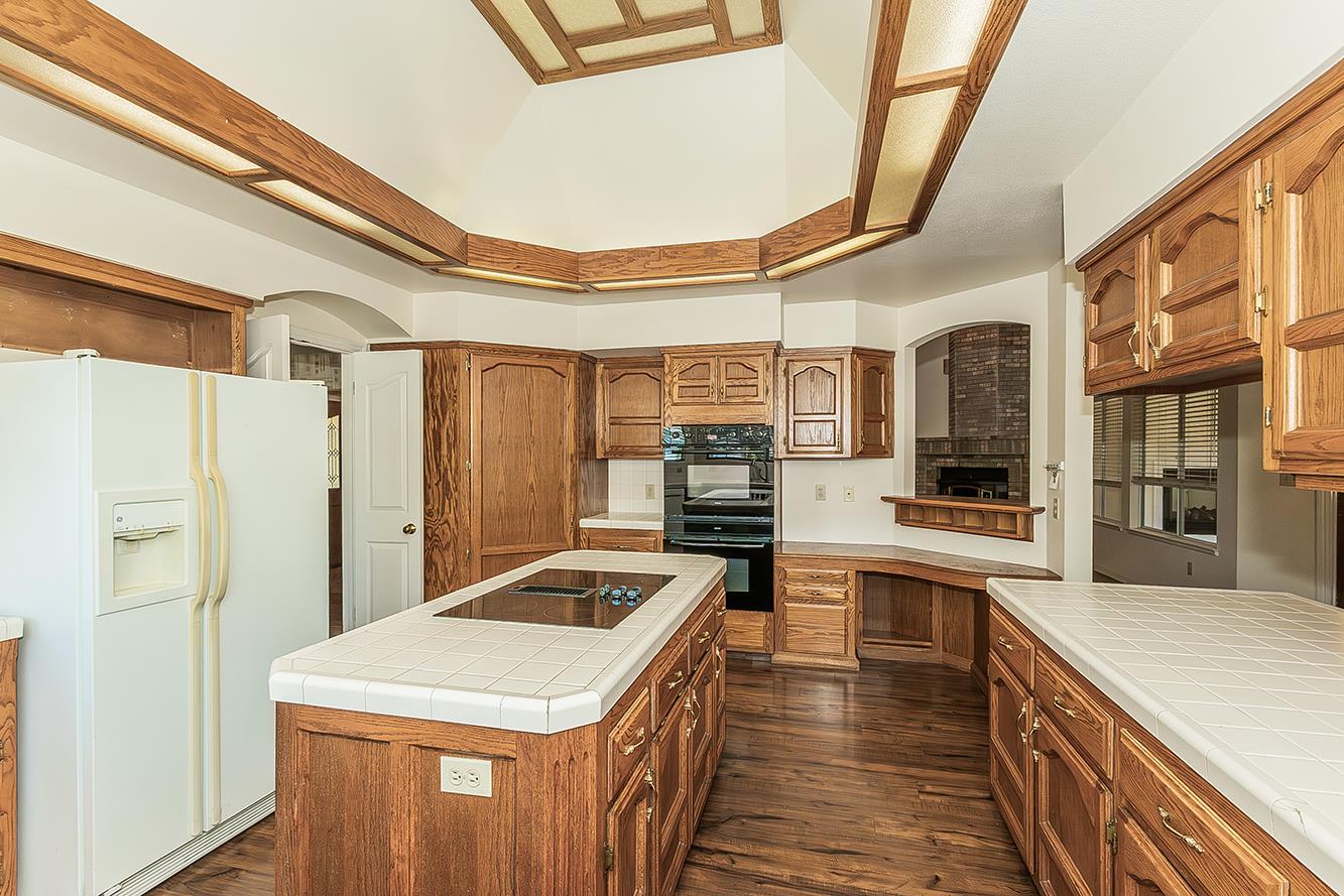 534 E Mariners Cir, Fresno, CA 93730