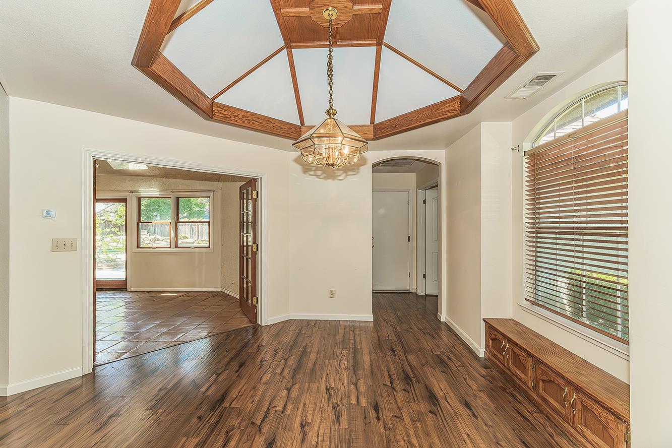 534 E Mariners Cir, Fresno, CA 93730