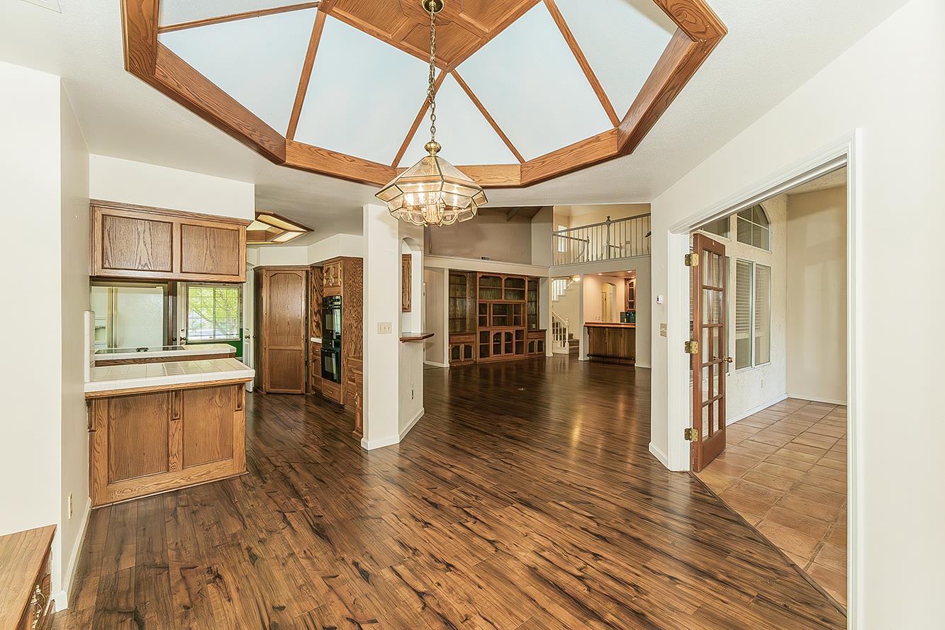 534 E Mariners Cir, Fresno, CA 93730