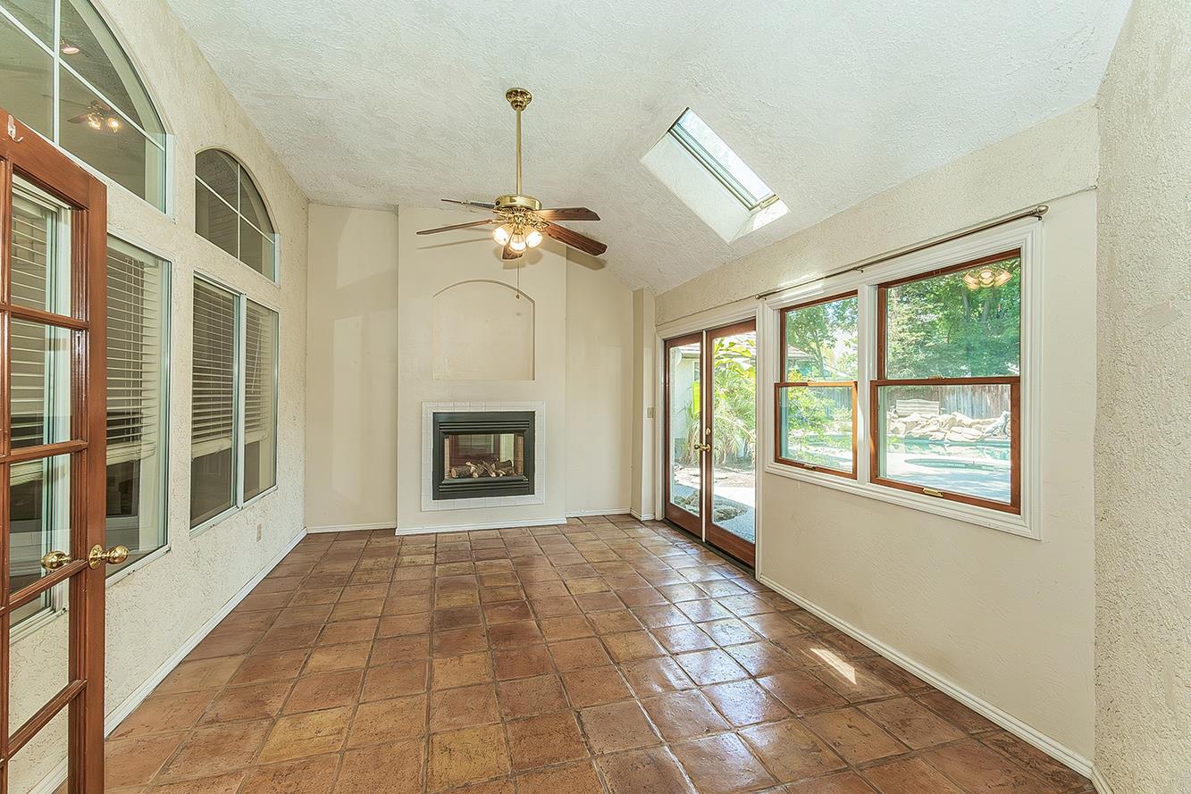 534 E Mariners Cir, Fresno, CA 93730